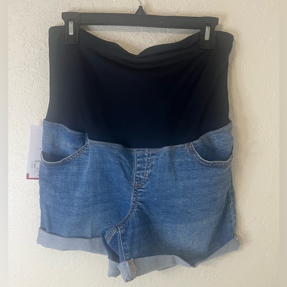 Isabel by Ingrid & Isabel Woman’s Maternity Denim shorts, Size 8